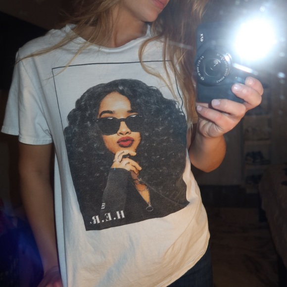 Tops - Graphic T-Shirt